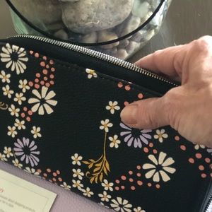 Thirty one clutch and wallet